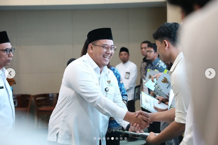 Disdik dan Baznas DKI Realisasikan Program 100 Hari Lewat Bantuan Ijazah untuk 117 Siswa