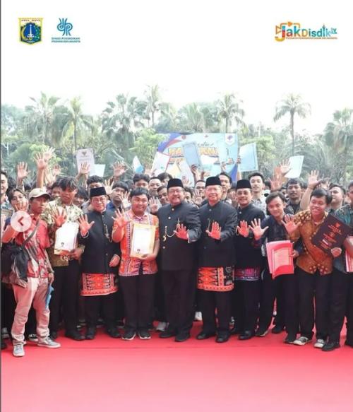 Gubernur dan Wakil Gubernur Provinsi DKI Jakarta Foto Bersama